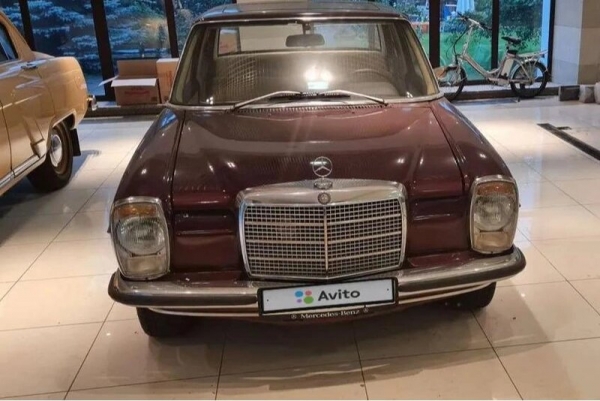 В Екатеринбурге выставили на продажу Mercedes-Benz 1968 года за 2 млн рублей