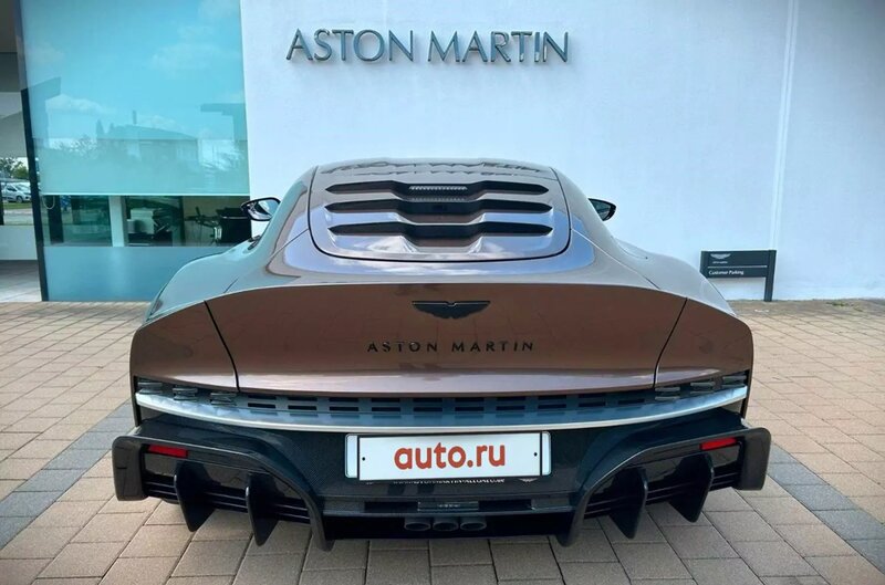 astonmartinvalour3