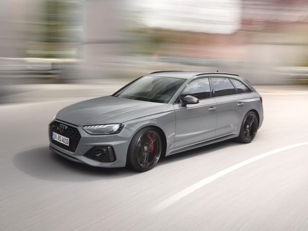 В России начались продажи параллельных Audi RS 4 Avant за 22 млн рублей