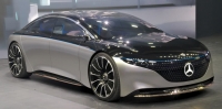 Компания Mercedes-Benz представила в России электромобиль EQS