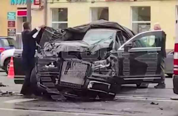 Лимузин Aurus Senat патриарха Кирилла протаранил автомобиль Volvo в Москве