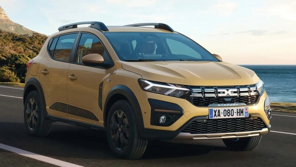 Дилеры запустили продажи Dacia Sandero за 2,4 млн рублей. Авто сняли на фото