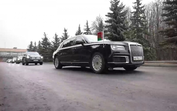 Кортеж Лукашенко сняли на видео в Москве. В нем были Aurus, Tank и Hongqi