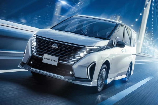 В России стартовали продажи минивэнов Nissan Serena 2023 года с правым рулем за 2 млн рублей