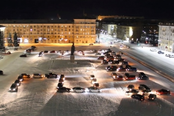 В Северодвинске из 74 автомобилей составили надпись к 23 февраля