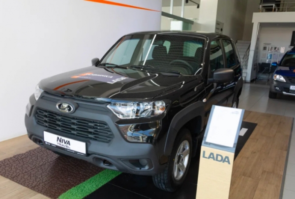 Внедорожник Lada Niva Travel Black подорожал на 68 000 рублей в октябре 2022 года