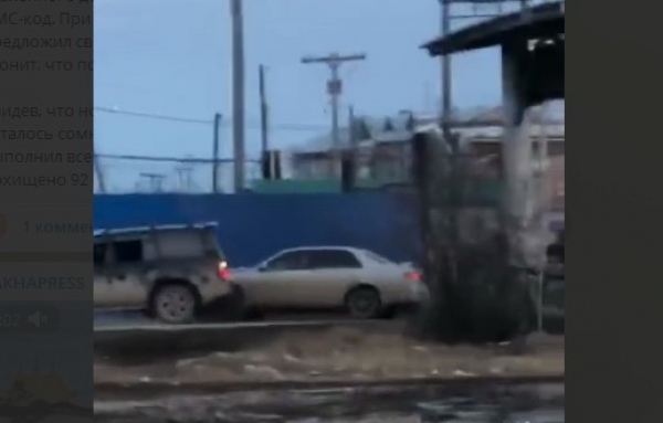 В Якутии мужчина на внедорожнике специально протаранил автомобили
