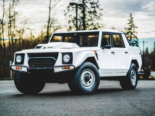 В Екатеринбурге продают раритетный Lamborghini LM-002 за 65 млн рублей