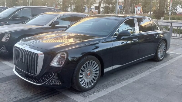 Клон Maybach. В Москве сняли на фото седаны Hongqi L1 до официальной премьеры