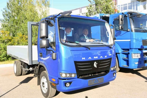 КамАЗ показал новый грузовик «Компас» с кабиной от китайского JAC