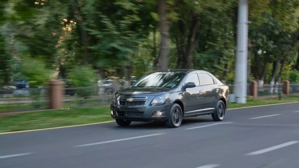 В продажу вышел Chevrolet Cobalt Midnight за 1,2 млн рублей. Седан сняли на фото