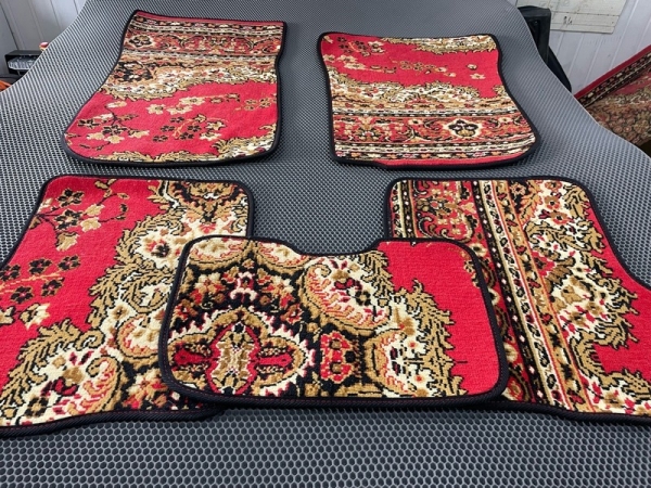На юге России набирают популярность автомобильные коврики из настоящих ковров