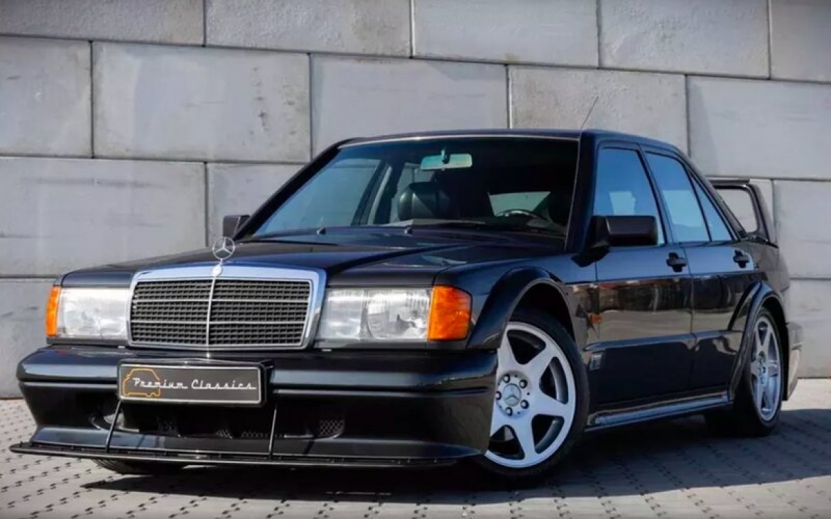 В РФ на продажу выставили редчайший Mercedes-Benz 190E Evo II за 50 млн  рублей