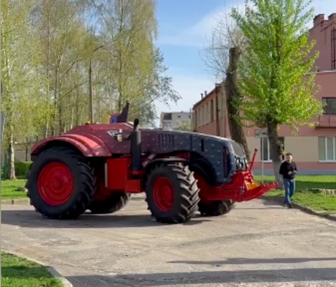 В Белоруссии состоялась премьера видео с первым беспилотным трактором  Belarus