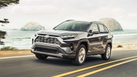 Прошла премьера обновленного кроссовера Toyota RAV4. Авто сняли на фото