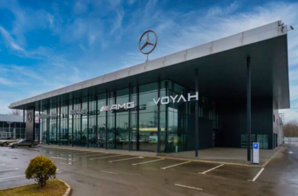 Дилеры Mercedes-Benz и BMW в России начали продавать китайские автомобили Voyah