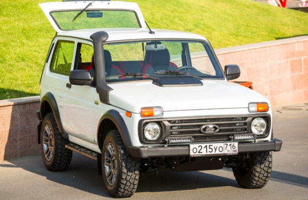 Автоблогер Атрощенко сделал подробный обзор внедорожника Lada Niva Sport