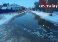 В Орске из-за порыва водопровода затопило улицу Гомельскую