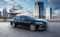 Бизнес-седаны Toyota Camry и Toyota Avalon подешевели в России на 500-850 тысяч рублей