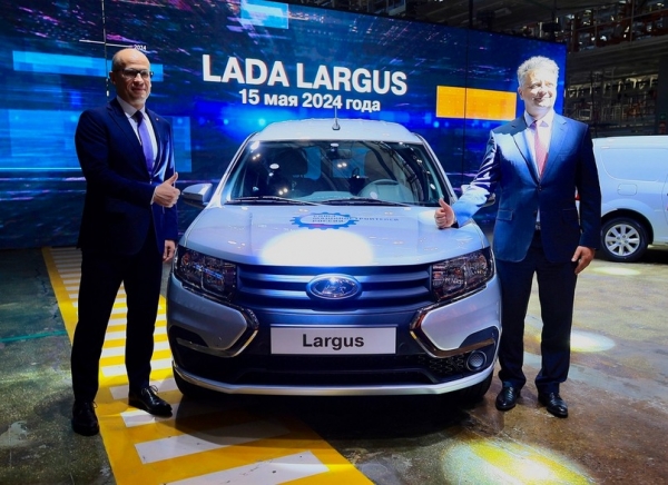 В России возобновлены продажи универсалов и фургонов Lada Largus