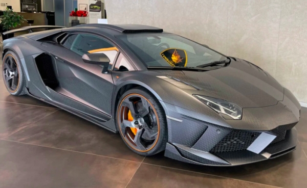 В России на продажу выставили карбоновый Lamborghini за 64 млн рублей