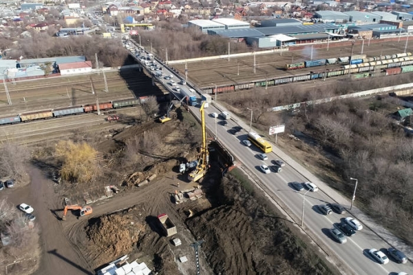В Ростове перед мостом на Малиновского установили шлагбаум