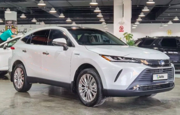 В России начались продажи кроссоверов Toyota Harrier по цене 3,6 млн рублей