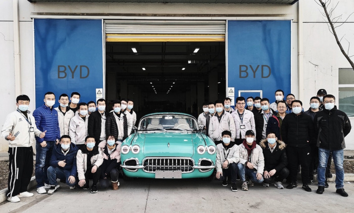 Китайский BYD начал выпускать копию Chevrolet Corvette 1958 года