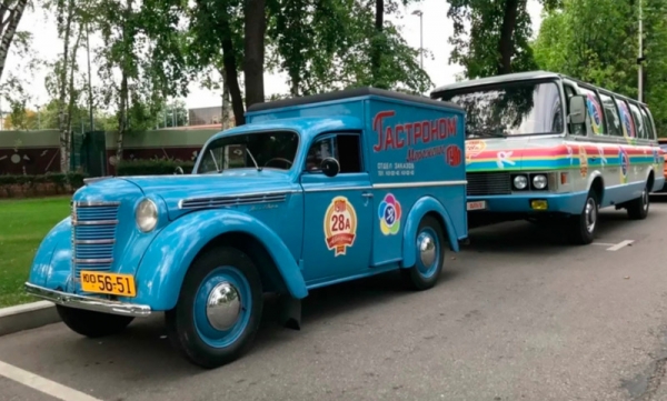 Фургон «Москвич» с логотипом ГУМа выставили на продажу за 5,9 млн рублей