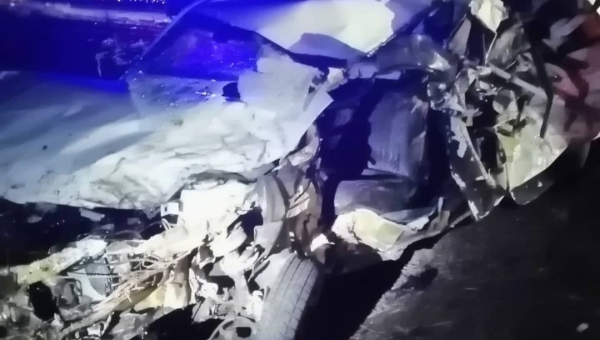 Три человека пострадали в столкновении грузовика и легковушки на Ставрополье