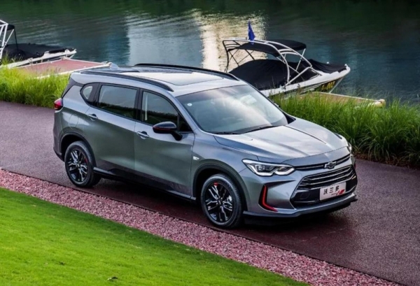 Семиместные минивэны Chevrolet Orlando можно купить в России по цене от 2,2 млн рублей