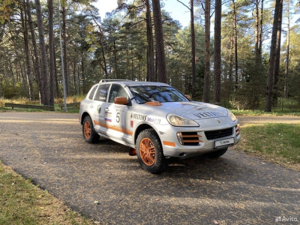 Уникальный Porsche Cayenne Transsyberia продают в Москве. Авто сняли на фото