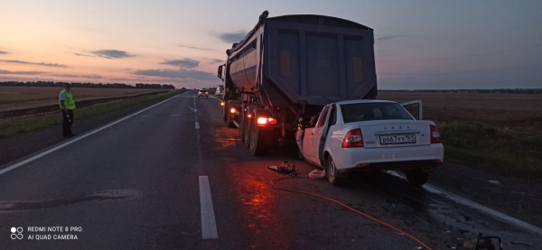 В Ростовской области погиб мужчина в столкновении легковушки и грузовика
