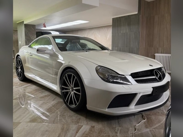 В России выставили на продажу Mercedes-Benz SL 65 AMG за 107 млн рублей