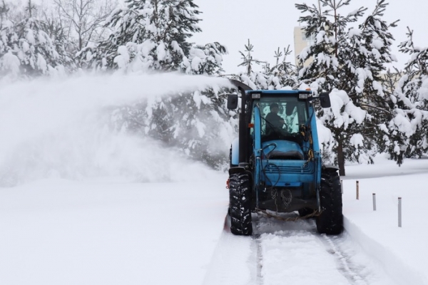В Твери студенты построили трактор-снегомет для уборки дорог