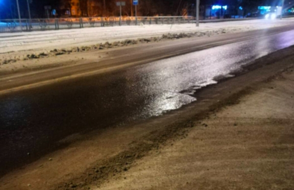 Водители раскритиковали мэрию Красноярска за грязь на дорогах