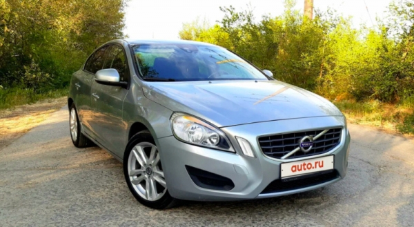 Десятилетний седан Volvo S60 стал лучшей подержанной иномаркой в РФ до 1 млн рублей