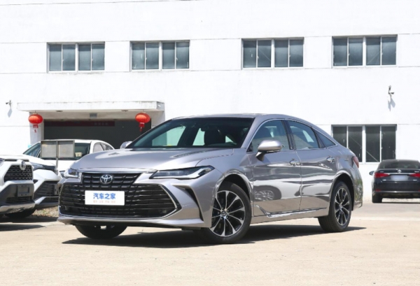 Компания Toyota представит в Китае обновленный седан Toyota Avalon