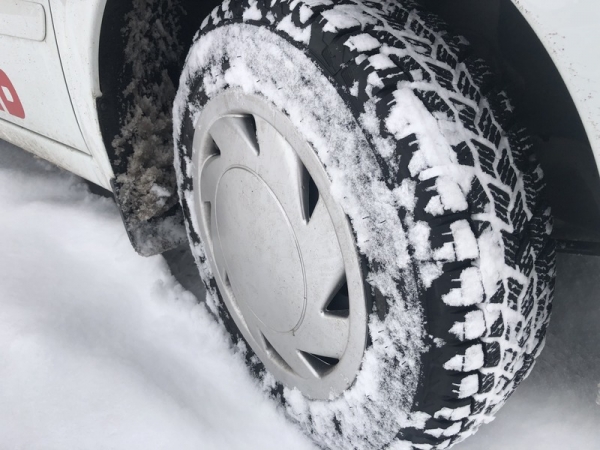 Эксперты перечислили главные ошибки российских водителей на снежной дороге