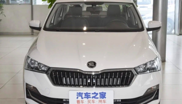 В Россию начали поставлять из Китая автомобили Skoda Rapid по цене 2,2 млн рублей
