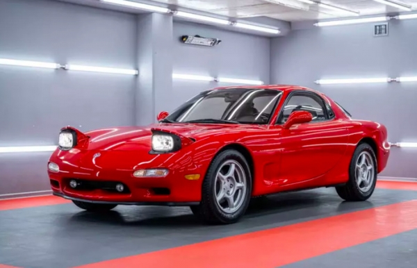 В Германии продают Mazda RX-7, которая никогда не выезжала на дороги