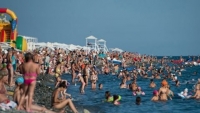Власти Сочи 1 мая открыли первые 14 пляжей на курорте