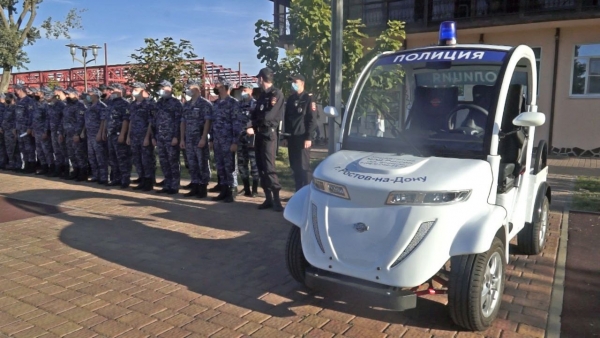 В Ростове полицейские начали патрулировать улицы на электромобилях