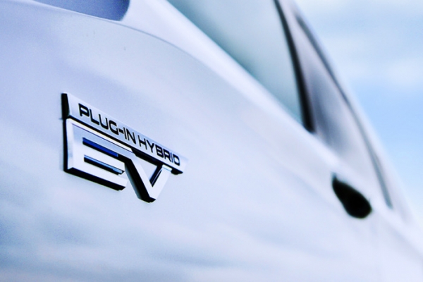 Новый Mitsubishi Outlander PHEV появится до марта 2022 года