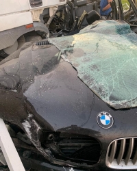 В Сочи BMW влетел под фуру, погибли два человека