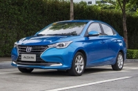 Названы 3 преимущества китайского седана Changan Alsvin перед Lada Vesta NG