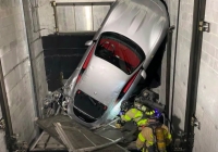 В США суперкар Ferrari Roma стоимостью 28 млн рублей упал в шахту лифта