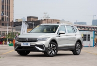 Компания Volkswagen представила кроссовер Volkswagen Tiguan L300 Smart Edition