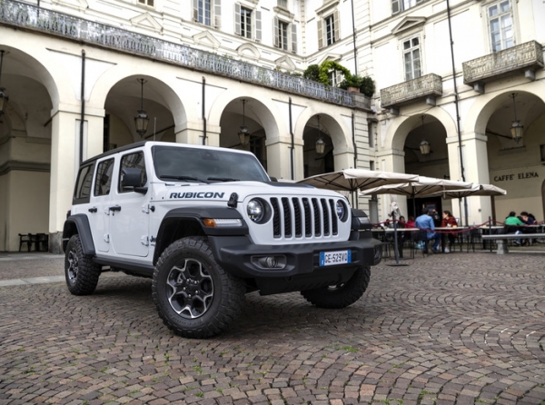 Представлена гибридная версия внедорожника Jeep Wrangler