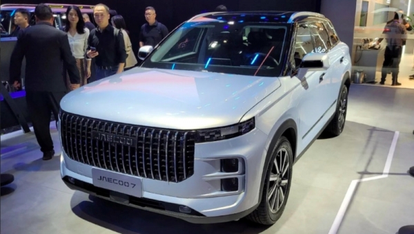 Компания Chery представила на видео ожидаемый в России новый кроссовер Jaecoo 7